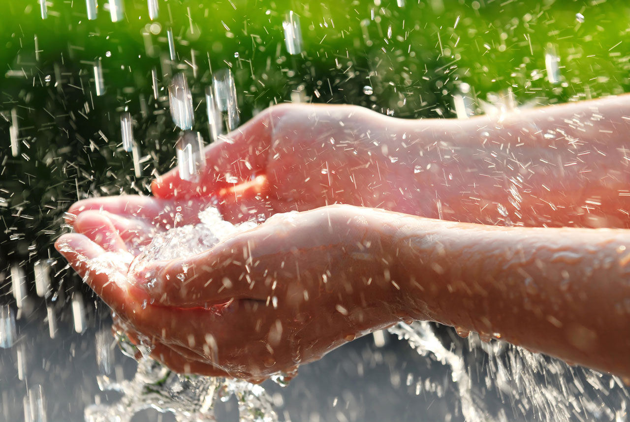 Hands under fresh water